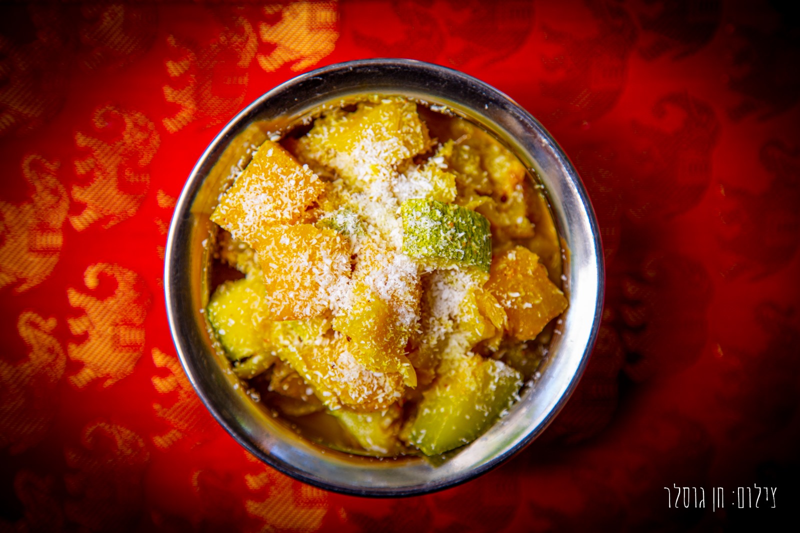 קישואים ודלורית בקארי וחלב קוקוס