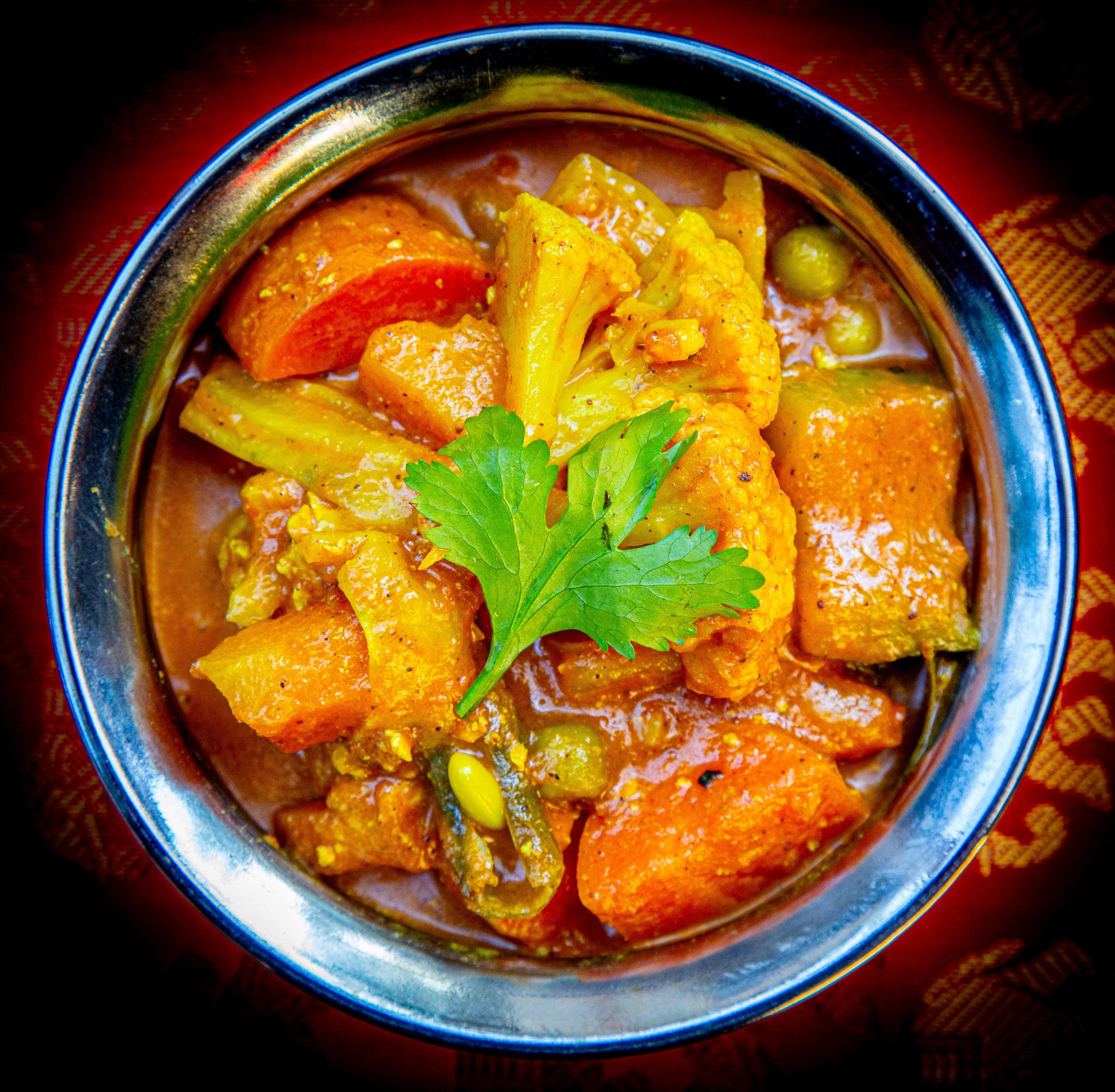 VEG KORMA - ירקות בקארי עגבניות וקוקוס